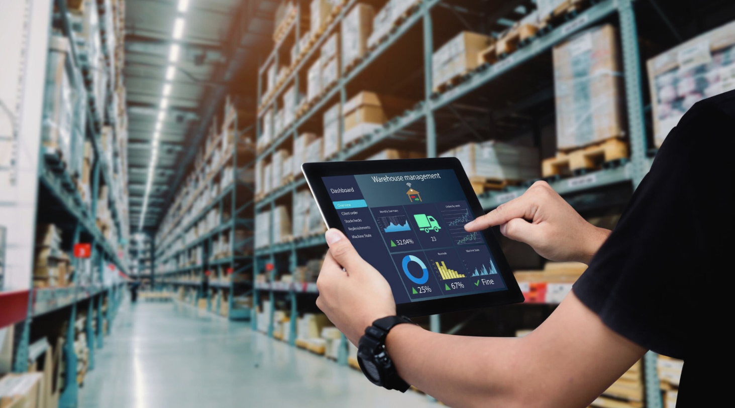 An employee controls the process from a tablet in a warehouse